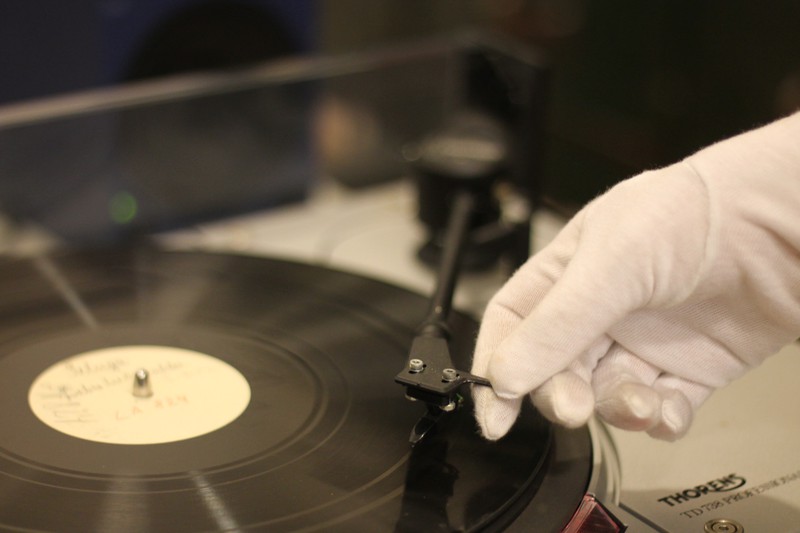 Playing a shellac record Foto: Irene Hilden